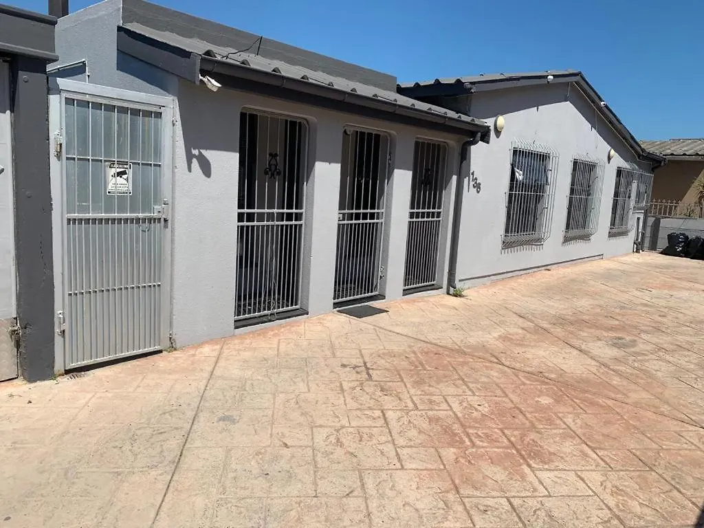 Oostenberg Vip Guest House Cape Town