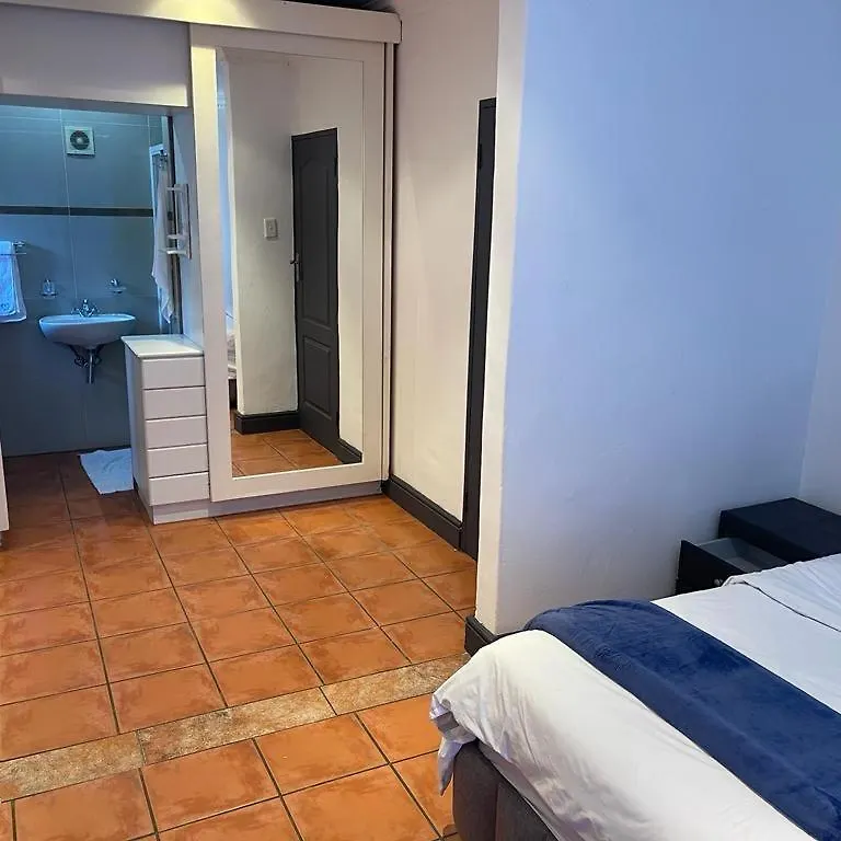 Oostenberg Vip Guest House Cape Town