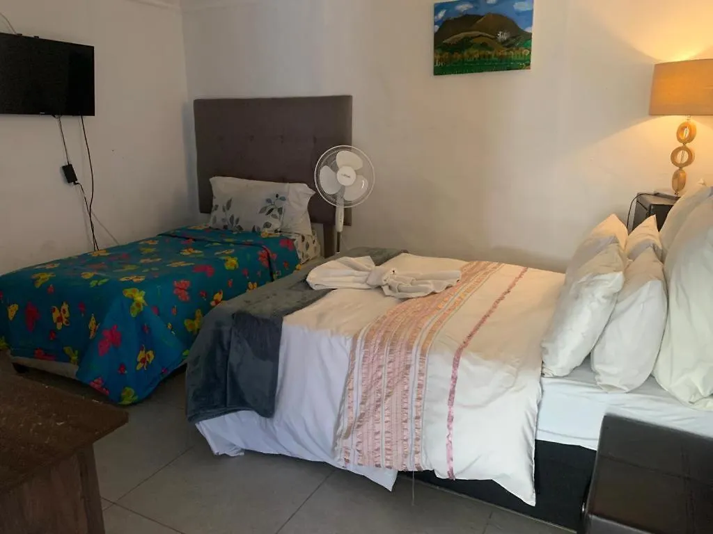 Oostenberg Vip Guest House Cape Town